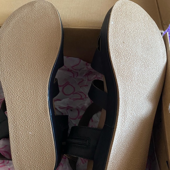 Women’s Sandals - Picture 3 of 4